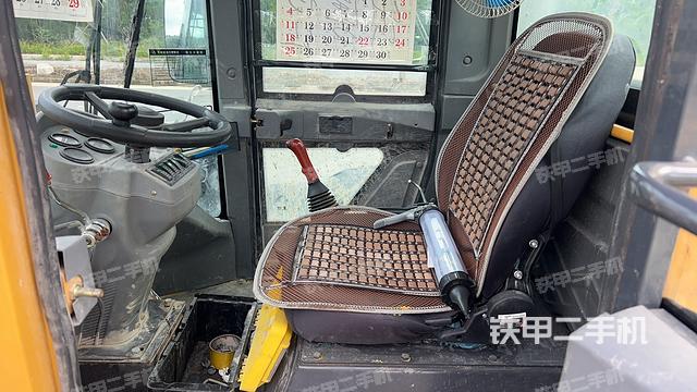 驾驶室工作台(整机外观及大件) 驾驶室工作台(整机外观及大件)