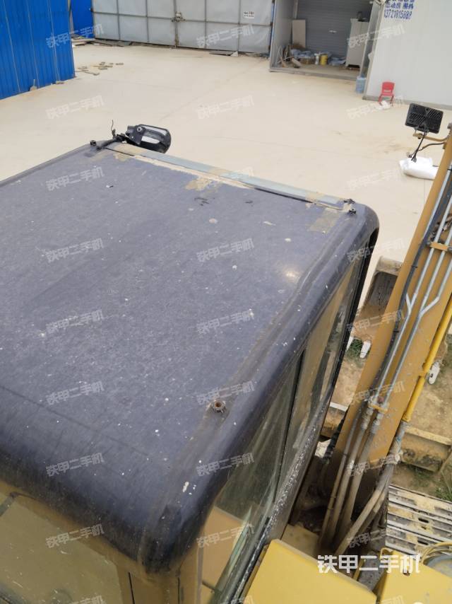 驾驶室顶部(整机外观) 驾驶室顶部(整机外观)