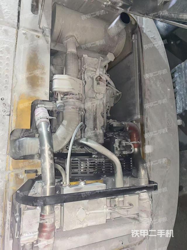 单侧履带整体(整机外观) 单侧履带整体(整机外观)