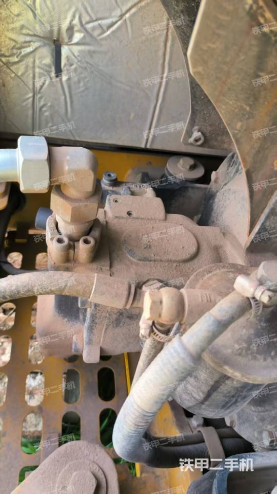 液壓泵艙室正面整體（整機(jī)外觀）