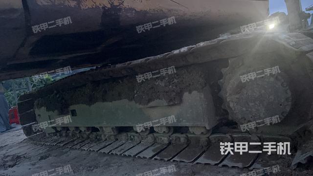 单侧履带整体(整机外观) 单侧履带整体(整机外观)