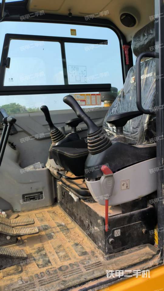 駕駛室整體（整機(jī)外觀）