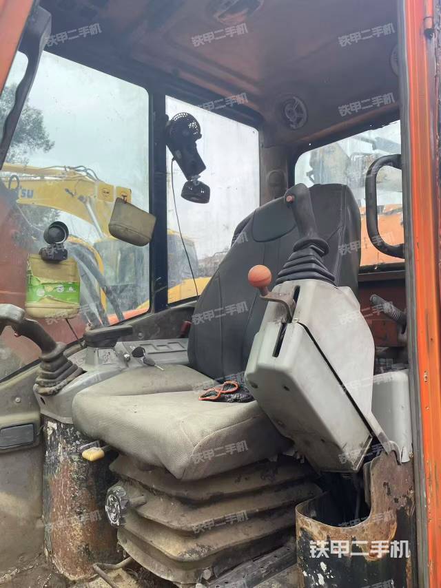 驾驶室整体(整机外观) 驾驶室整体(整机外观)