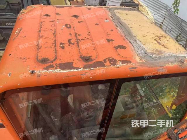 驾驶室顶部(整机外观) 驾驶室顶部(整机外观)