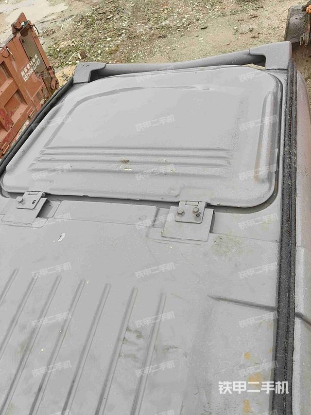 驾驶室顶部(整机外观) 驾驶室顶部(整机外观)