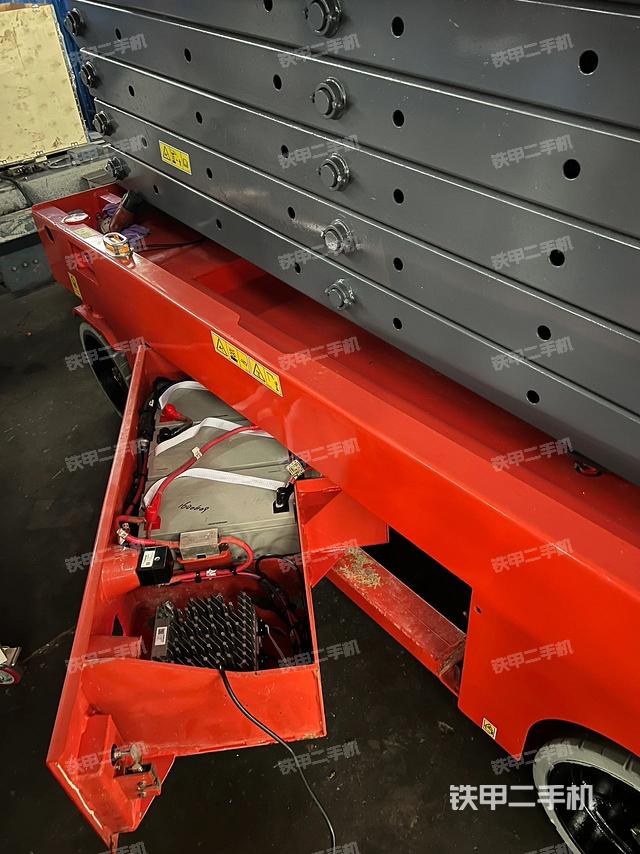 整机左侧（设备外观及核心部件）