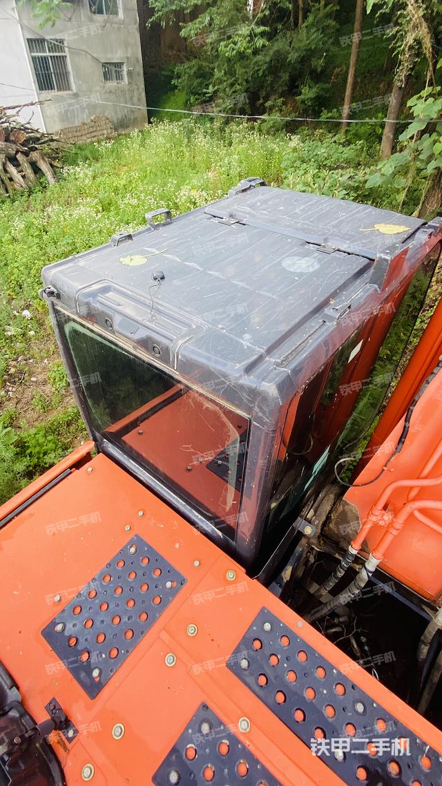 驾驶室顶部（整机外观）