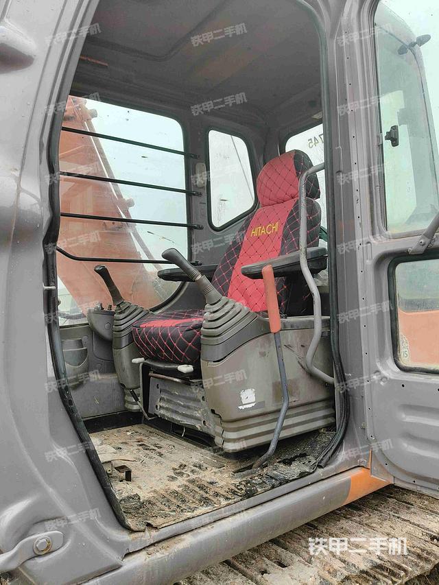 驾驶室整体(整机外观) 驾驶室整体(整机外观)