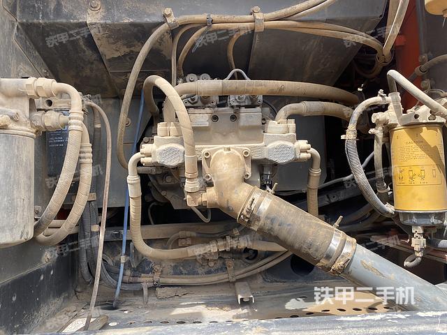 液压泵舱室正面整体（整机外观）