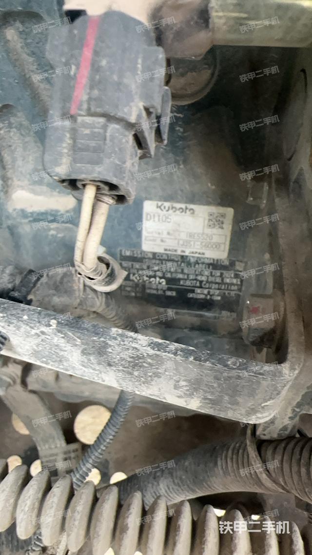 驾驶室顶部（整机外观）