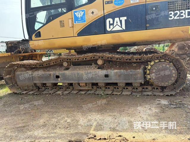 单侧履带整体(整机外观) 单侧履带整体(整机外观)