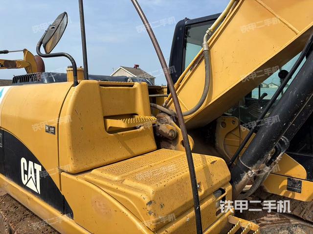 驾驶室顶部(整机外观) 驾驶室顶部(整机外观)