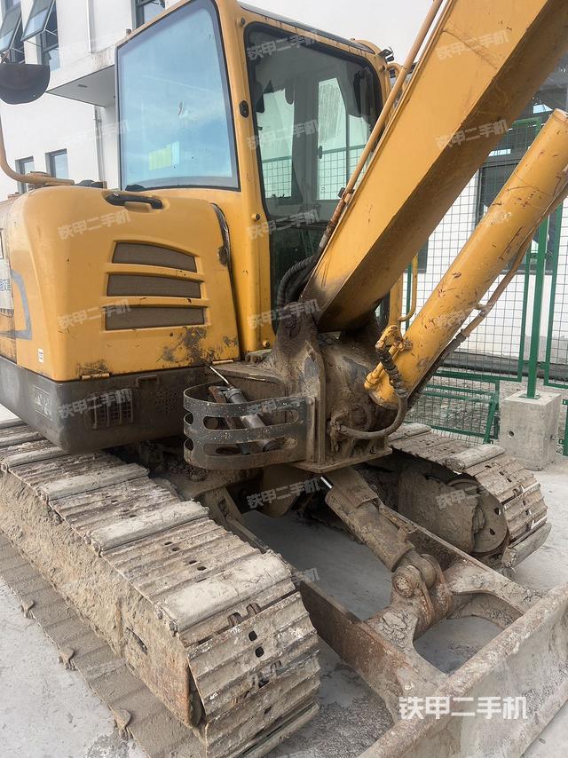 驾驶室顶部（整机外观）