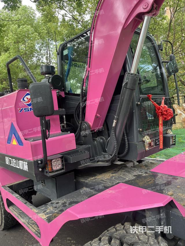 驾驶室顶部（整机外观）