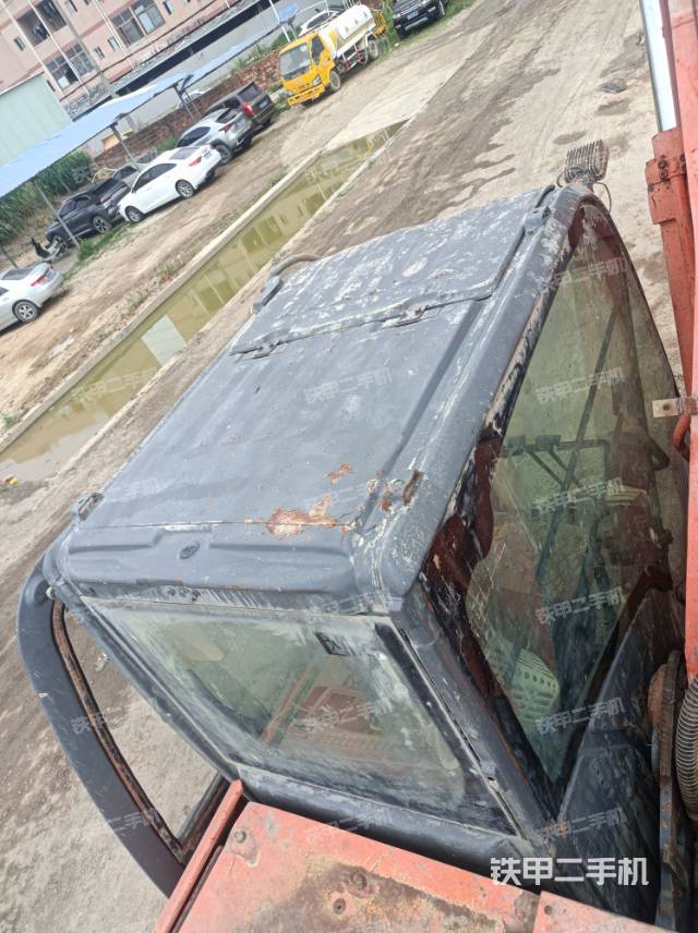 驾驶室顶部（整机外观）