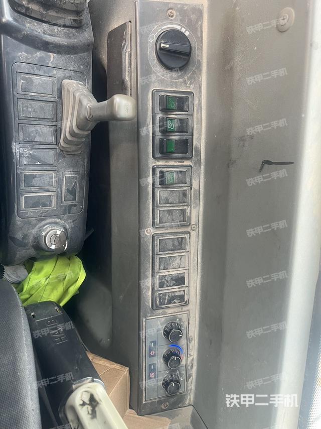 驾驶室整体（整机外观）