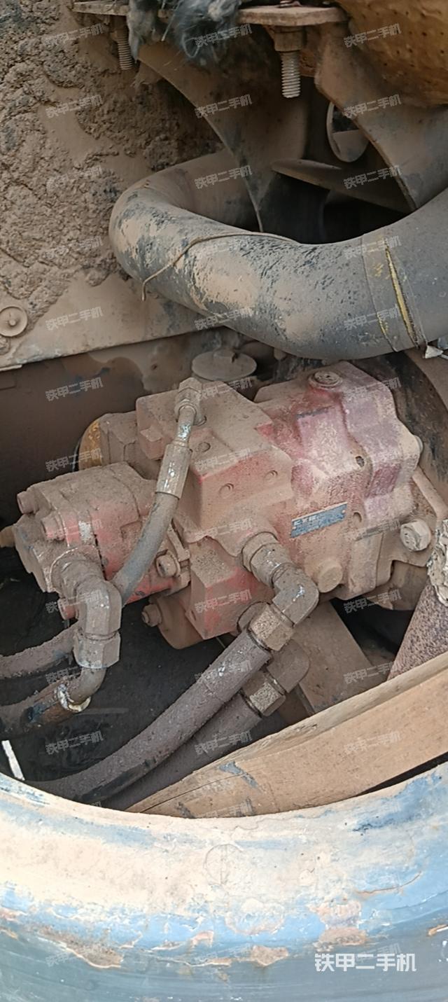 液壓泵艙室正面整體(整機(jī)外觀) 液壓泵艙室正面整體(整機(jī)外觀)