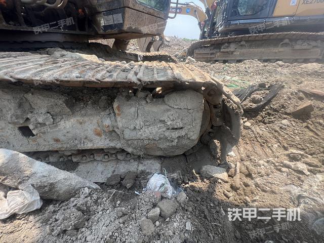 单侧履带整体(整机外观) 单侧履带整体(整机外观)