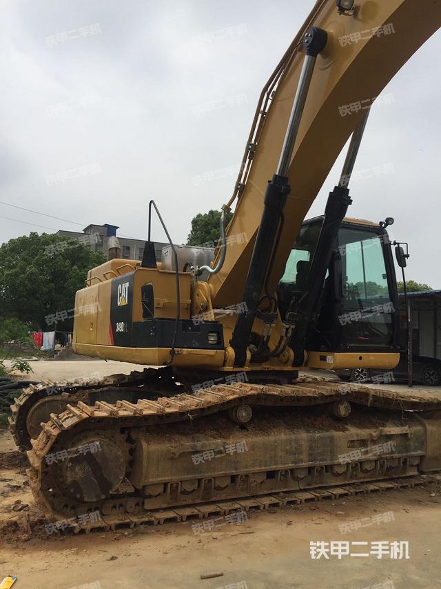 液压泵舱室正面整体(整机外观) 液压泵舱室正面整体(整机外观)