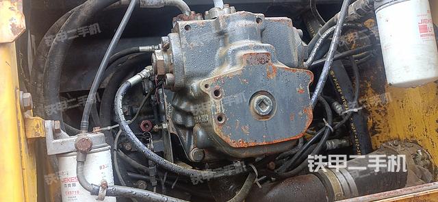液压泵舱室正面整体(整机外观) 液压泵舱室正面整体(整机外观)