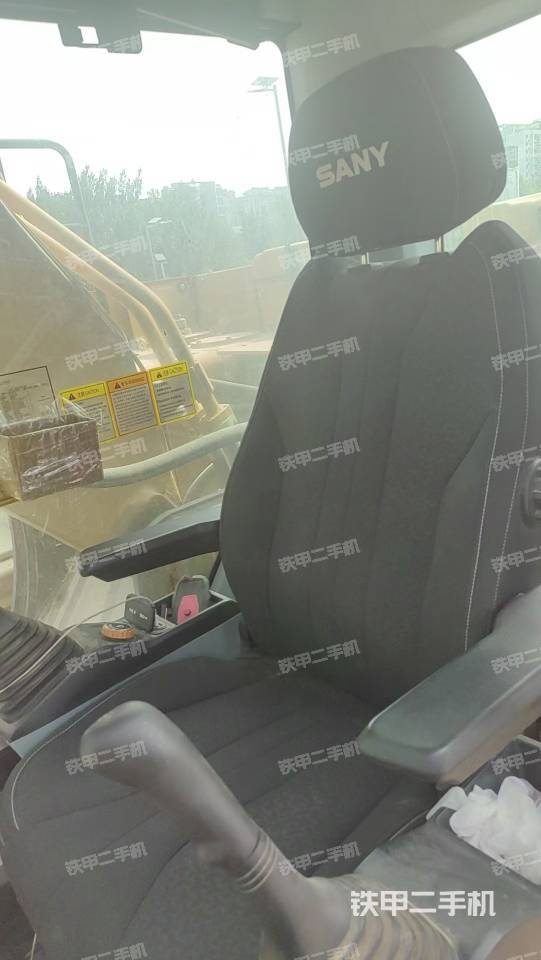 驾驶室整体（整机外观）