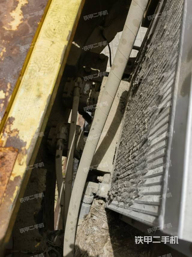 液压泵舱室正面整体(整机外观) 液压泵舱室正面整体(整机外观)