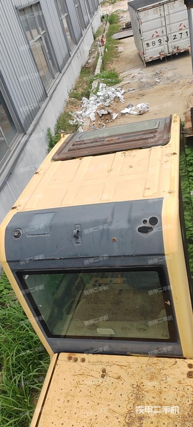 驾驶室顶部（整机外观）