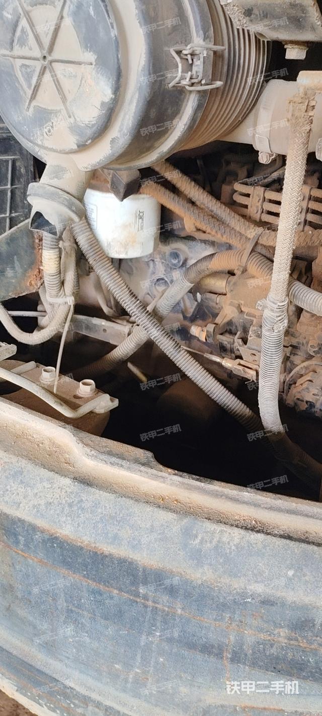 液壓泵艙室正面整體(整機(jī)外觀) 液壓泵艙室正面整體(整機(jī)外觀)
