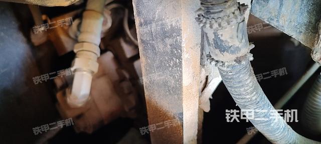 回轉(zhuǎn)馬達(dá)和主控閥(整機(jī)外觀) 回轉(zhuǎn)馬達(dá)和主控閥(整機(jī)外觀)