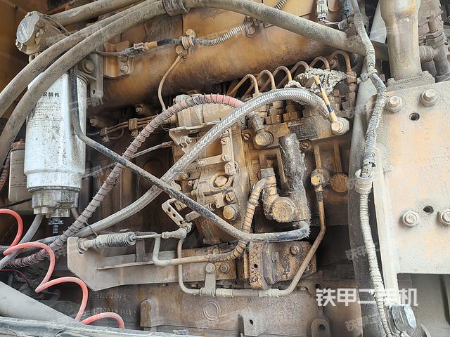 发动机左侧(整机外观及大件) 发动机左侧(整机外观及大件)