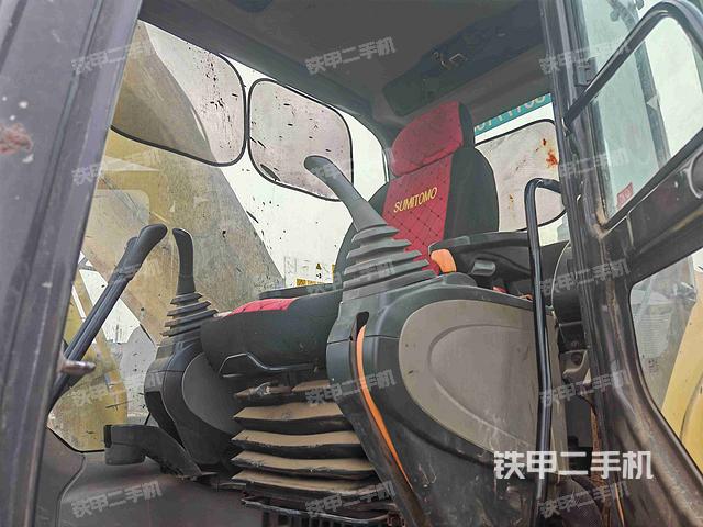 驾驶室整体(整机外观) 驾驶室整体(整机外观)
