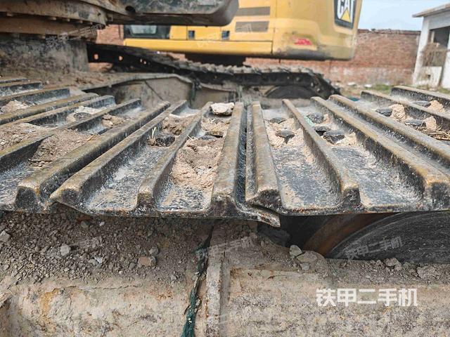 单侧履带整体(整机外观) 单侧履带整体(整机外观)