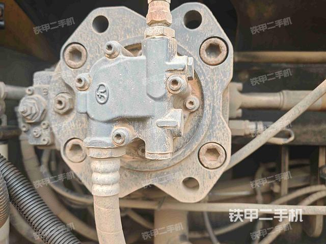 液压泵舱室正面整体(整机外观) 液压泵舱室正面整体(整机外观)