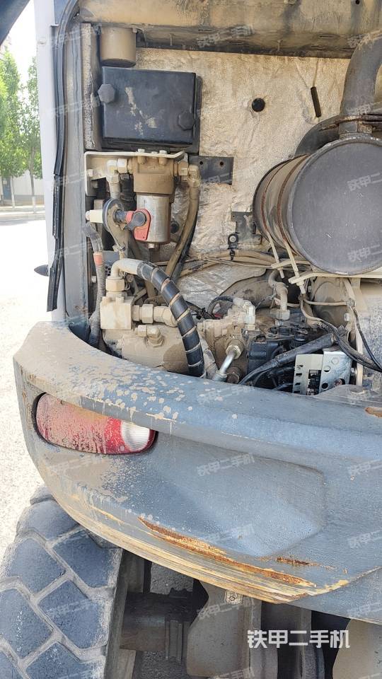 回转马达和主控阀（整机外观）