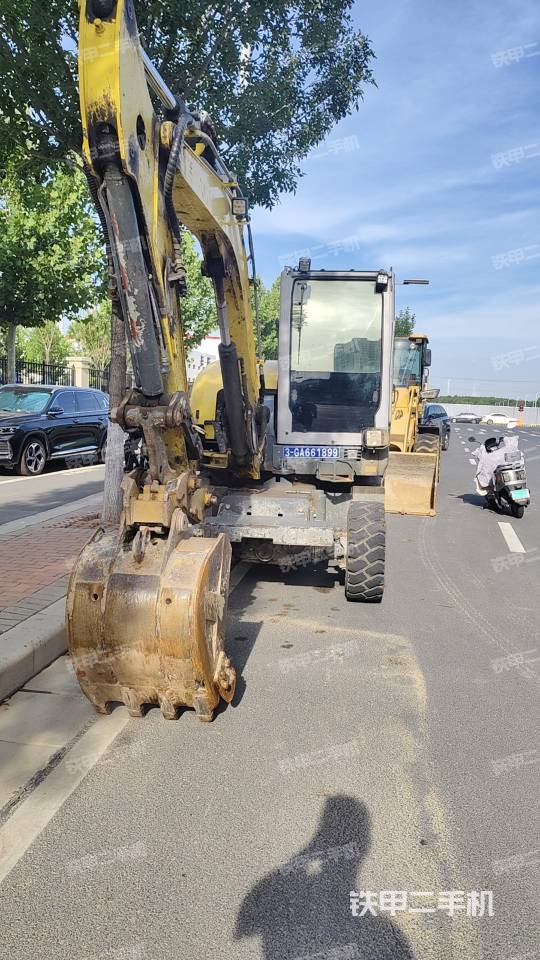 驾驶室顶部（整机外观）