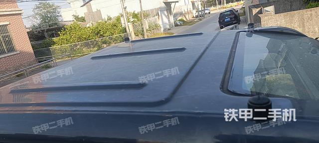 驾驶室顶部(整机外观) 驾驶室顶部(整机外观)