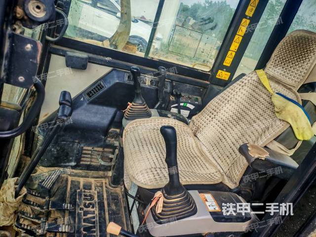 驾驶室整体(整机外观) 驾驶室整体(整机外观)