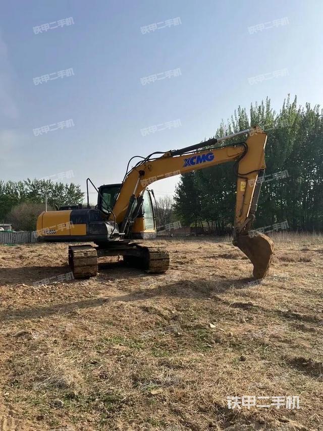 液压泵舱室正面整体（整机外观）