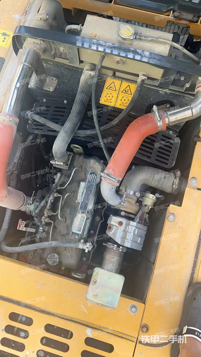 驾驶室顶部（整机外观）