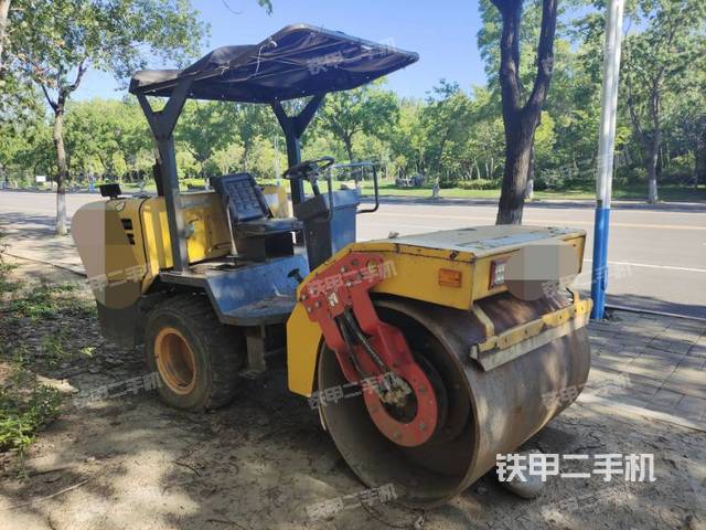 整機(jī)右側(cè)(設(shè)備外觀及核心部件) 整機(jī)右側(cè)(設(shè)備外觀及核心部件)