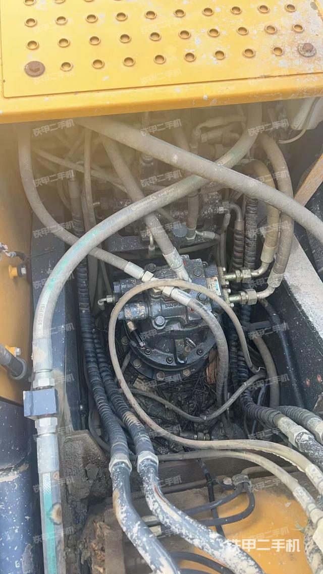 回转马达和主控阀（整机外观）