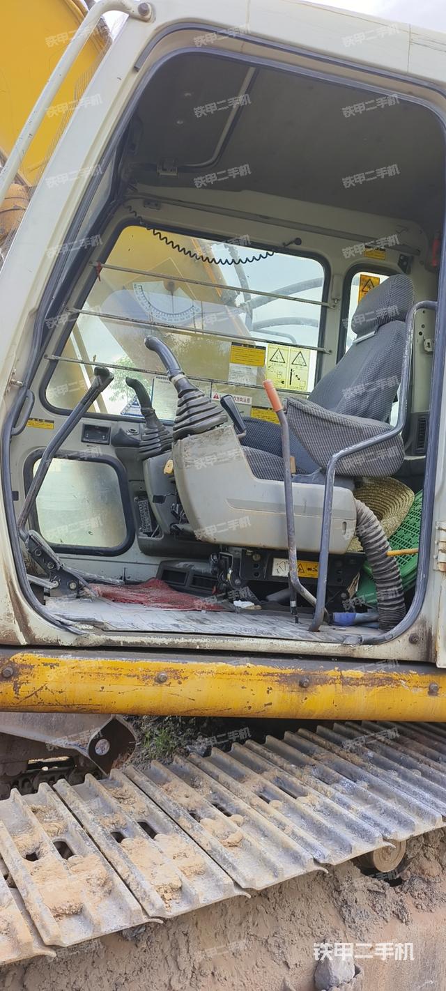 驾驶室整体(整机外观) 驾驶室整体(整机外观)
