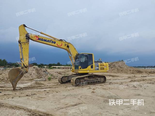 小松PC220-8M0挖掘機(jī)
