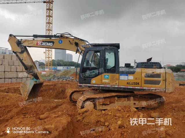 驾驶室整体(整机外观) 驾驶室整体(整机外观)