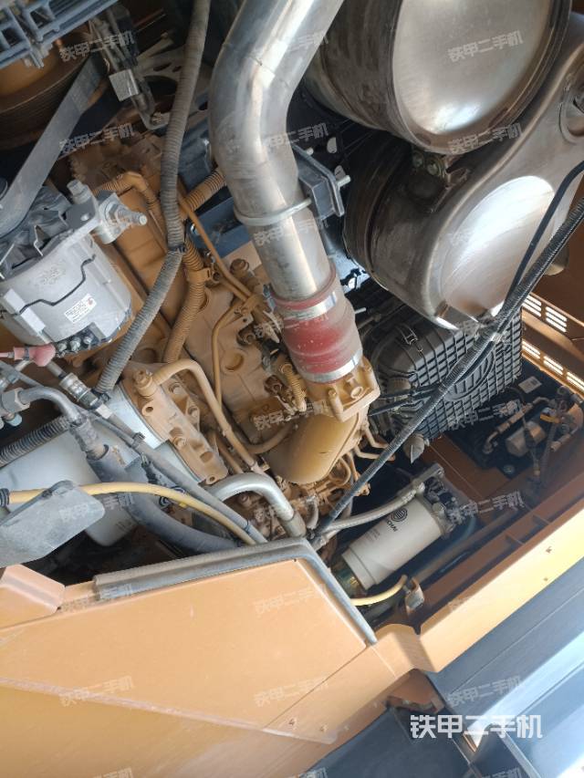 发动机右侧（整机外观及大件）