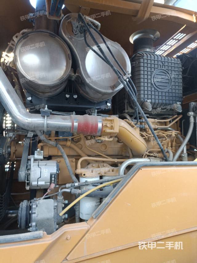 发动机左侧（整机外观及大件）