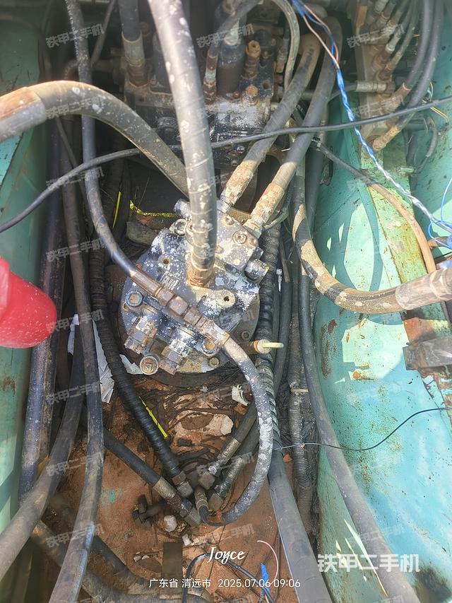 回转马达和主控阀（整机外观）