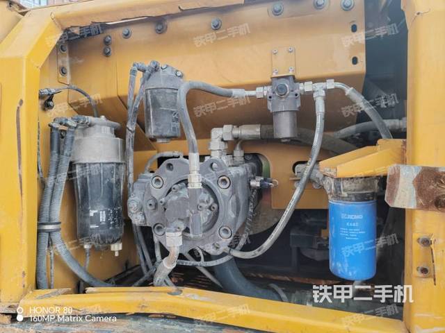 液压泵舱室正面整体(整机外观) 液压泵舱室正面整体(整机外观)