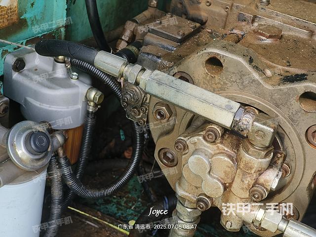 液压泵舱室正面整体（整机外观）