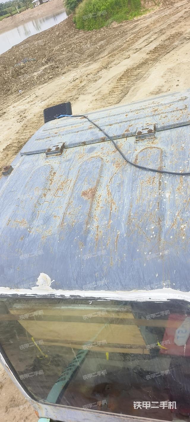 驾驶室顶部（整机外观）